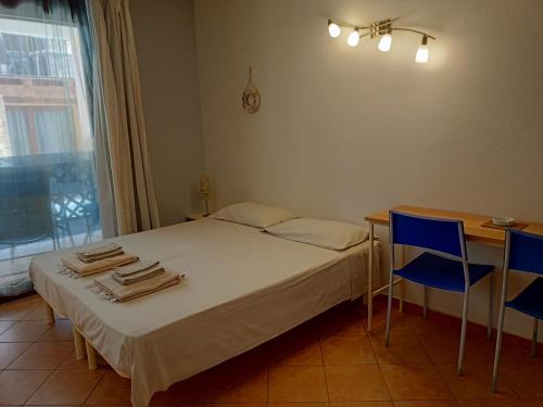 a bedroom with a bed and a table and chairs at Sal&Love apt in Porto Antigo in Santa Maria