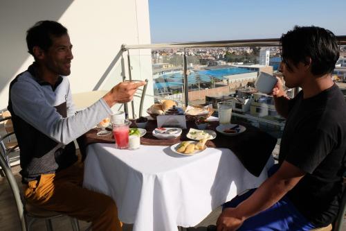 Comida en o cerca de este hotel