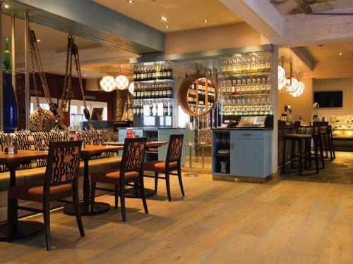 The Waterside Hotelにあるレストランまたは飲食店