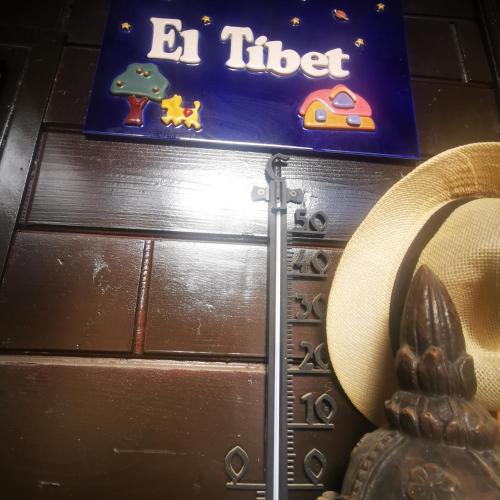 a sign for an el tierre game on a table at CASA LUXURY MADERA EN LAS MONTAÑAS DE TORROx in Málaga