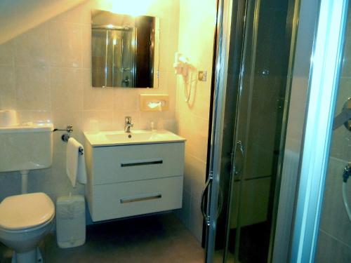 A bathroom at Hotel Bologna