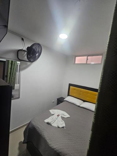 HOTEL BIG BEN MALAGA SANTANDERにあるベッド
