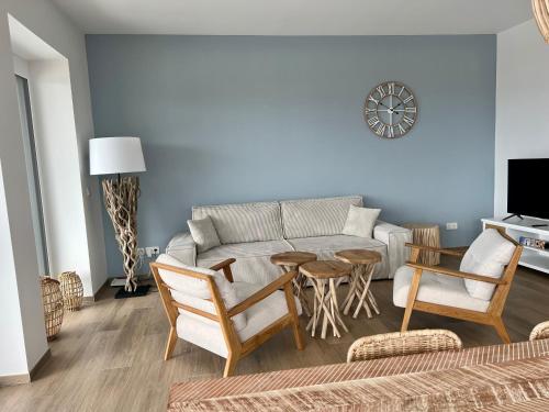 Μια τηλεόραση ή/και κέντρο ψυχαγωγίας στο COAST HOUSE Seaside Loft