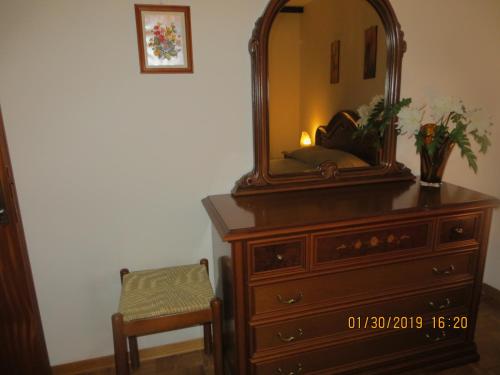 a dresser with a mirror on top of it at 5 Palme in Terzo dʼ Aquiléia