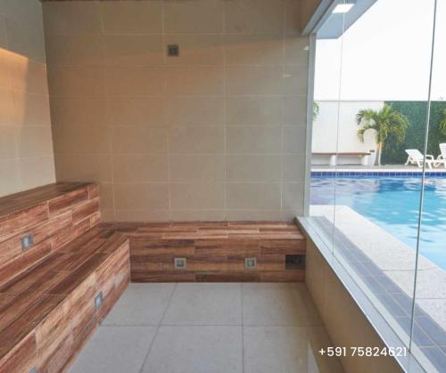 a swimming pool with a jacuzzi in a house at Departamento Express CL in Vila El Carmen