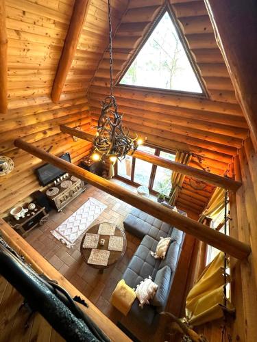 an overhead view of a living room in a log cabin at Cedrowa Villa - Rezydencja nad jeziorem in Ełk