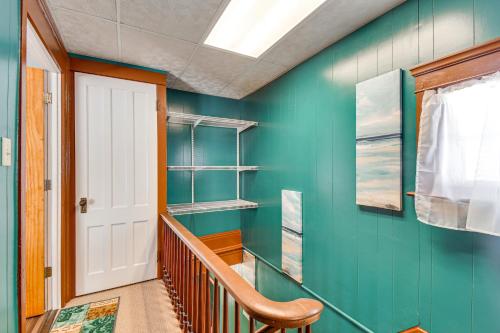 Fotografie z fotogalerie ubytování Oswego Apartment, Walk to Lake Ontario and Parks! v destinaci Oswego