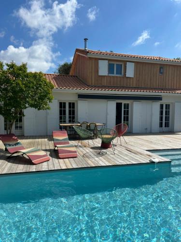 Πισίνα στο ή κοντά στο La Belle Vie du Bassin