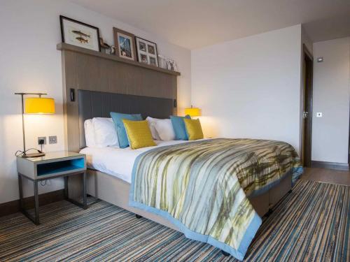 The Waterside Hotelにあるベッド