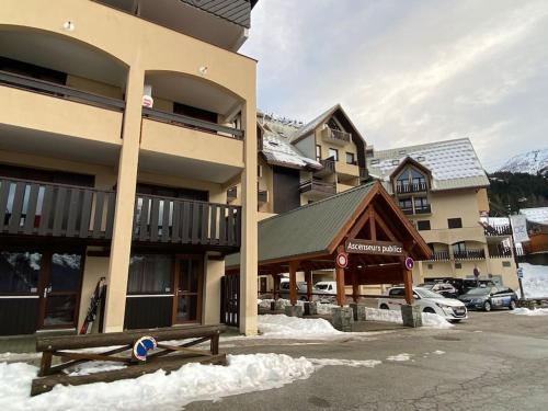 Photo de la galerie de l'établissement Oz en oisan APPART 6-8 PERS CHALET DES NEIGES Piscine -Sauna, à Oz