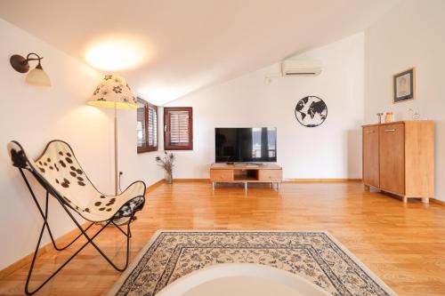 Apartments and a Room Ina