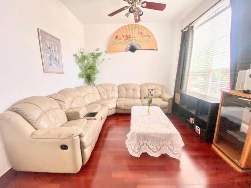 Χώρος καθιστικού στο Lovely House in Plano