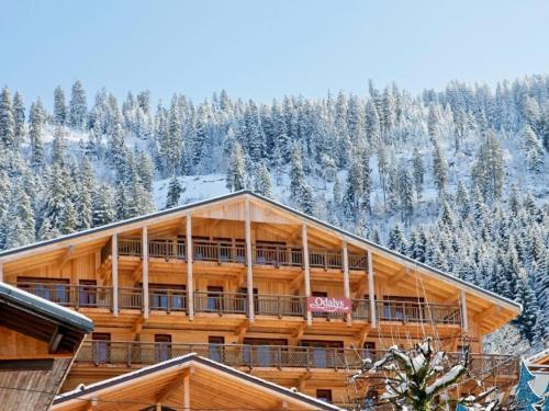 Appartement central à Châtel avec balcon et accès piscine