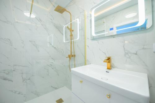 Ένα μπάνιο στο Apartament Sonata