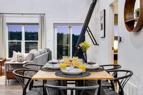 Φωτογραφία από το άλμπουμ του Mountain and Pond View, HotTub, Stars, Kid and Dog Friendly σε Florissant