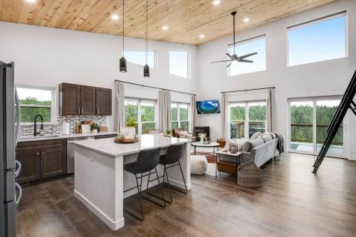 Φωτογραφία από το άλμπουμ του Mountain and Pond View, HotTub, Stars, Kid and Dog Friendly σε Florissant