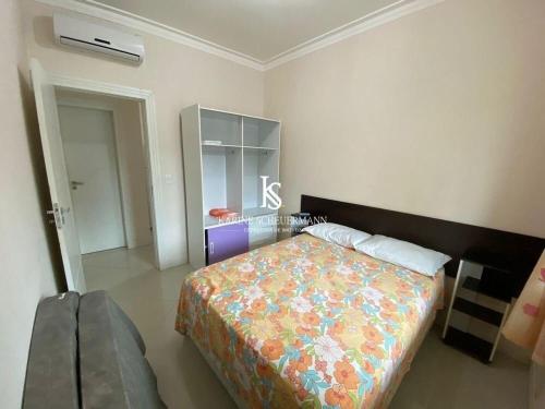 Postel nebo postele na pokoji v ubytování A26 - APARTAMENTO 2 DORMITÓRIOS NO CENTRO DE BOMBINHAS