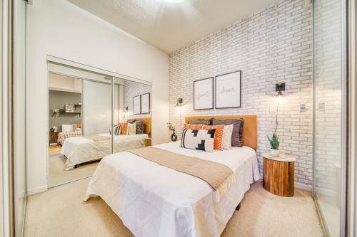 Кровать или кровати в номере SkyTree Modern Suites