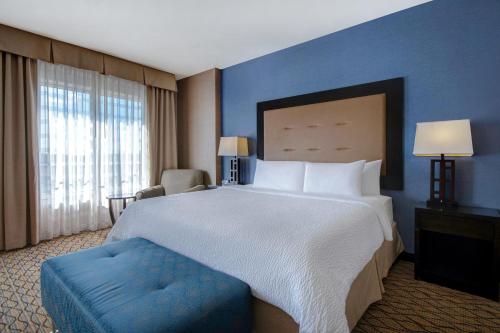 Holiday Inn Detroit Metro Airport, an IHG Hotel Image