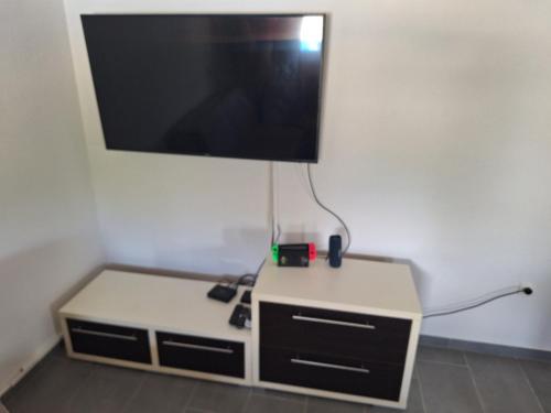TV a/nebo společenská místnost v ubytování Oaza Mira