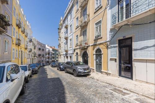 WHome Lisbon's Elite A Stylish & Modern Studio w Patio