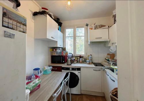 Small room next to train B easily go to centre ville