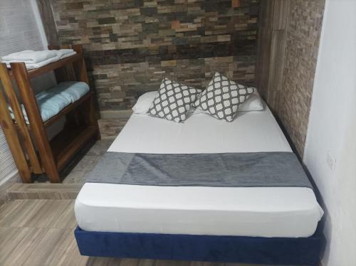 Postel nebo postele na pokoji v ubytování Hostal Catalleya