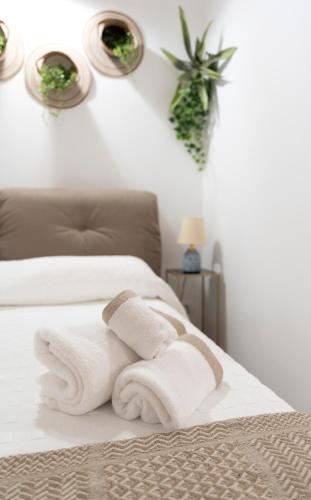a bedroom with white towels on a bed at Stanze di Puglia in Sannicandro di Bari