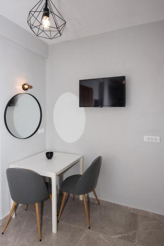 a white table with two chairs and a mirror at 5 Keys in Zakynthos Town