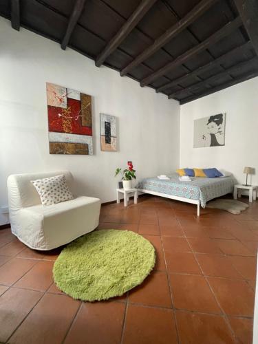 Postel nebo postele na pokoji v ubytování A Den for Two