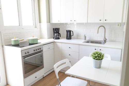 Great Acropolis Area Apartment with Private Balcony