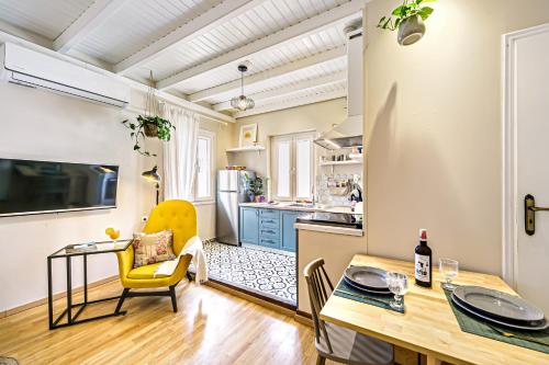 2BDR Top Floor Apartment-Heart of Corfu Old Town