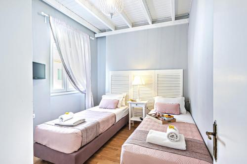 2BDR Top Floor Apartment-Heart of Corfu Old Town