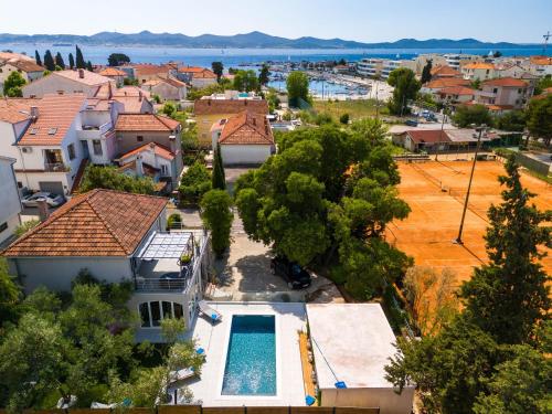 Villa B&D ZADAR for the complete pleasure of vacation !HEATED! PRIVATE POOL! Green oasis in the CENTER of ZADAR, 100m from the SEA