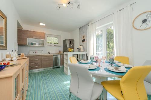 Villa B&D ZADAR for the complete pleasure of vacation !HEATED! PRIVATE POOL! Green oasis in the CENTER of ZADAR, 100m from the SEA