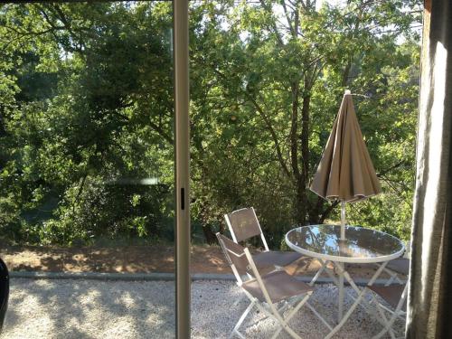 Photo de la galerie de l'établissement Appartement 2-4 pers. piscine, entre Aix et Cassis, à La Destrousse