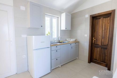 Η κουζίνα ή μικρή κουζίνα στο Citadela Veli Lošinj