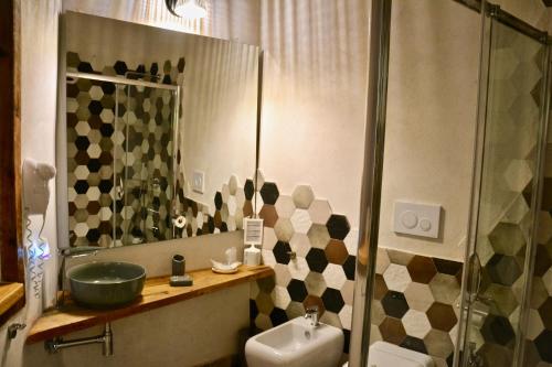 Koupelna v ubytování Vicoli di Napoli B&B
