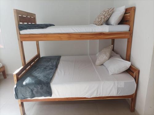 Postel nebo postele na pokoji v ubytování Hostal Catalleya