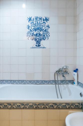 Diogo's Alcântara Apartment I by Mycelia