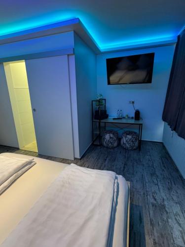 a room with a bed with a blue ceiling at Pension Zwei A in Leverkusen