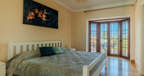 Giường trong phòng chung tại Villa Picasso Marbella