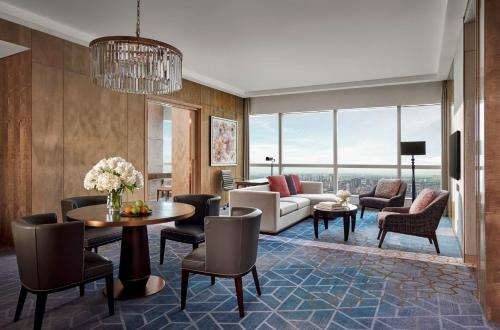 Posezení v ubytování InterContinental Hanoi Landmark72 by IHG