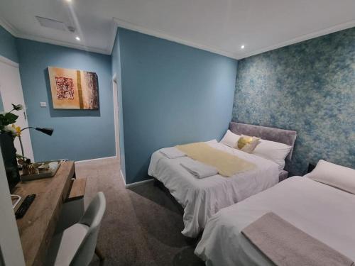 Katil atau katil-katil dalam bilik di An Exclusive Room in a Hotel, Free Parking, Resturant, Bar and More