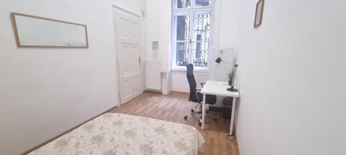 Ένα ή περισσότερα κρεβάτια σε δωμάτιο στο A & E Apartment Budapest