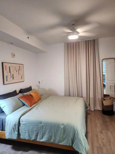 a bedroom with a bed with an orange pillow on it at Orlando 3rd Floor - Blue Heron in Orlando