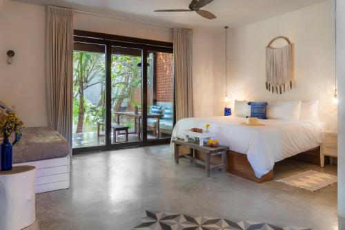 Кровать или кровати в номере Lula Tulum, a Small Luxury Hotel