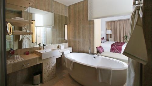 Crowne Plaza Greater Noida by IHGにあるバスルーム