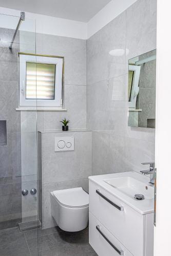 Apartments with parking space Okrug Gornji, Ciovo - 23151