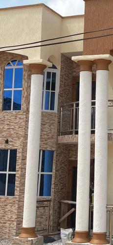 Balkoni atau teres di Mr Nti’s Lodging house